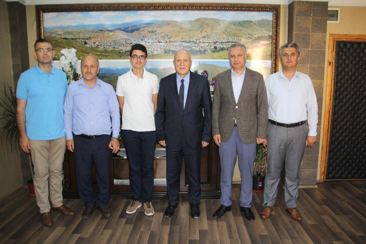 Başkan Pekmezci Türkiye birincisini ödüllendirildi