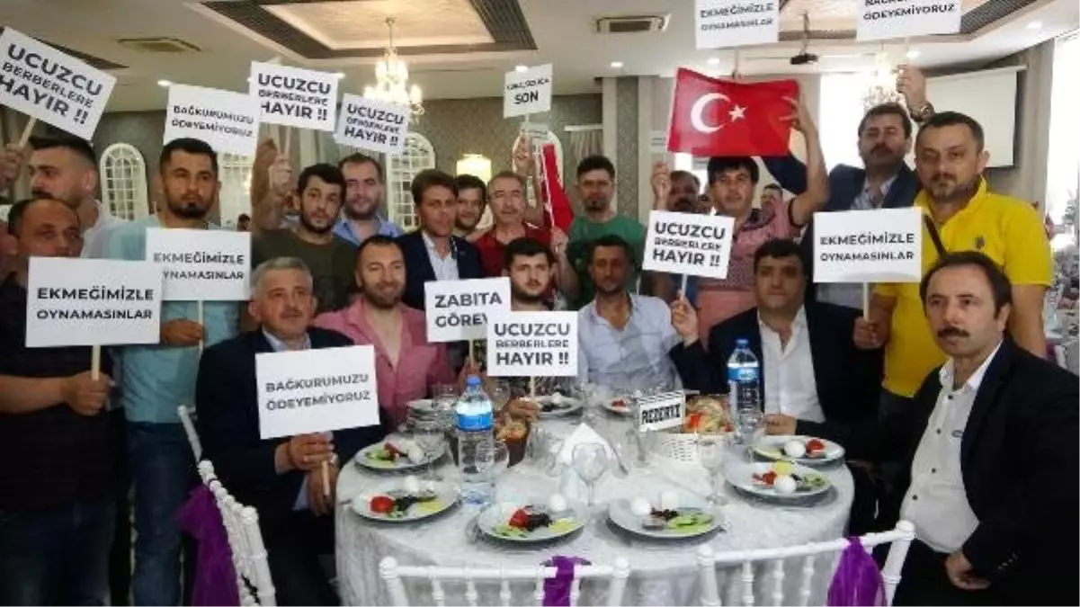 Bursalı berberler, haksız rekabet ortamını protesto etti