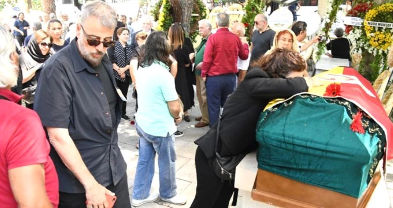Cenazede fotoğraf çektiği için eleştirilen Hamdi Alkan, eleştirilere ateş püskürdü