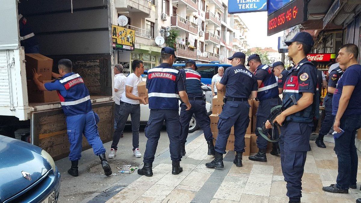 Düzce\'de 2 bin 212 şişe halinde bin 548 litre kaçak içki ele geçirildi