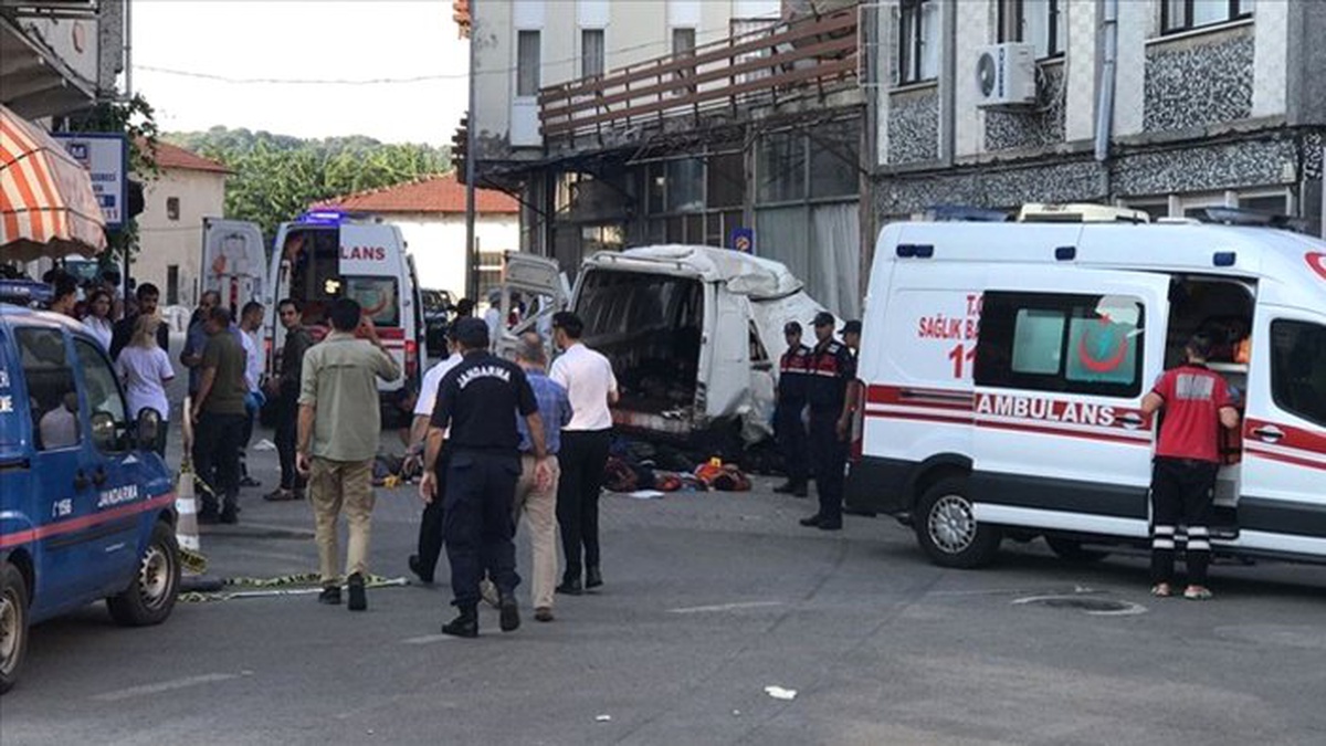 Edirne’de göçmenleri taşıyan araç kaza yaptı: 10 ölü, 30 yaralı