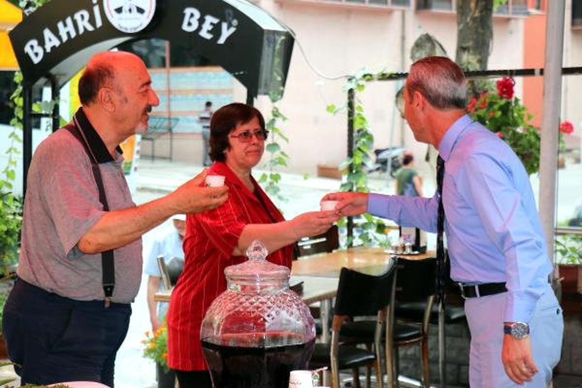 Edirne\'de ziyaretçilere Osmanlı şerbeti