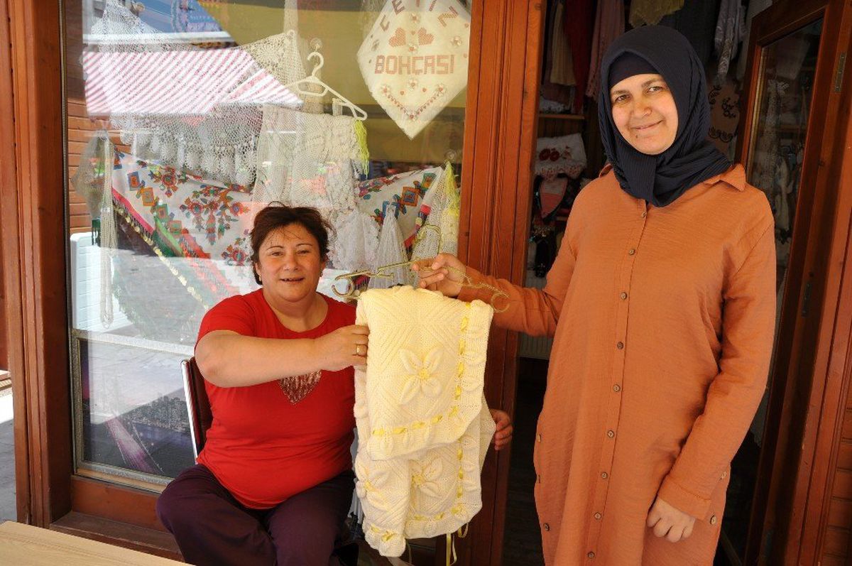 Engellilerin el emeği göz nuru ürünleri satışa sunuldu