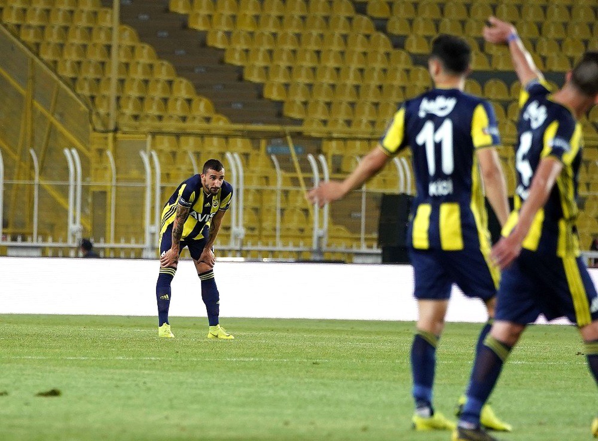 Fenerbahçe Mehmet Topal ile yollarını ayırdı