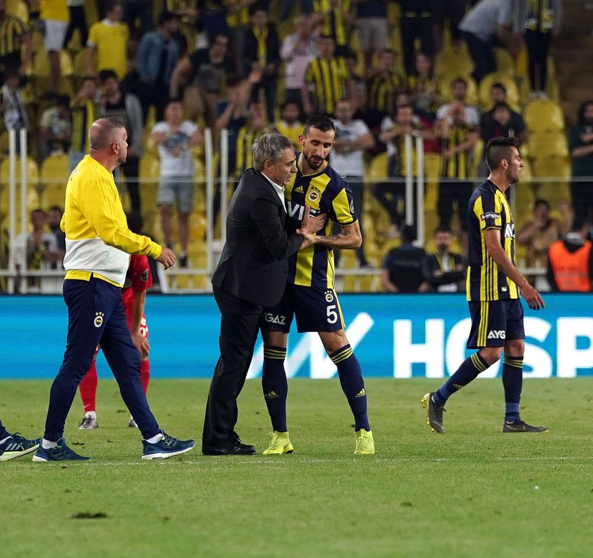 Fenerbahçe Mehmet Topal ile yollarını ayırdı