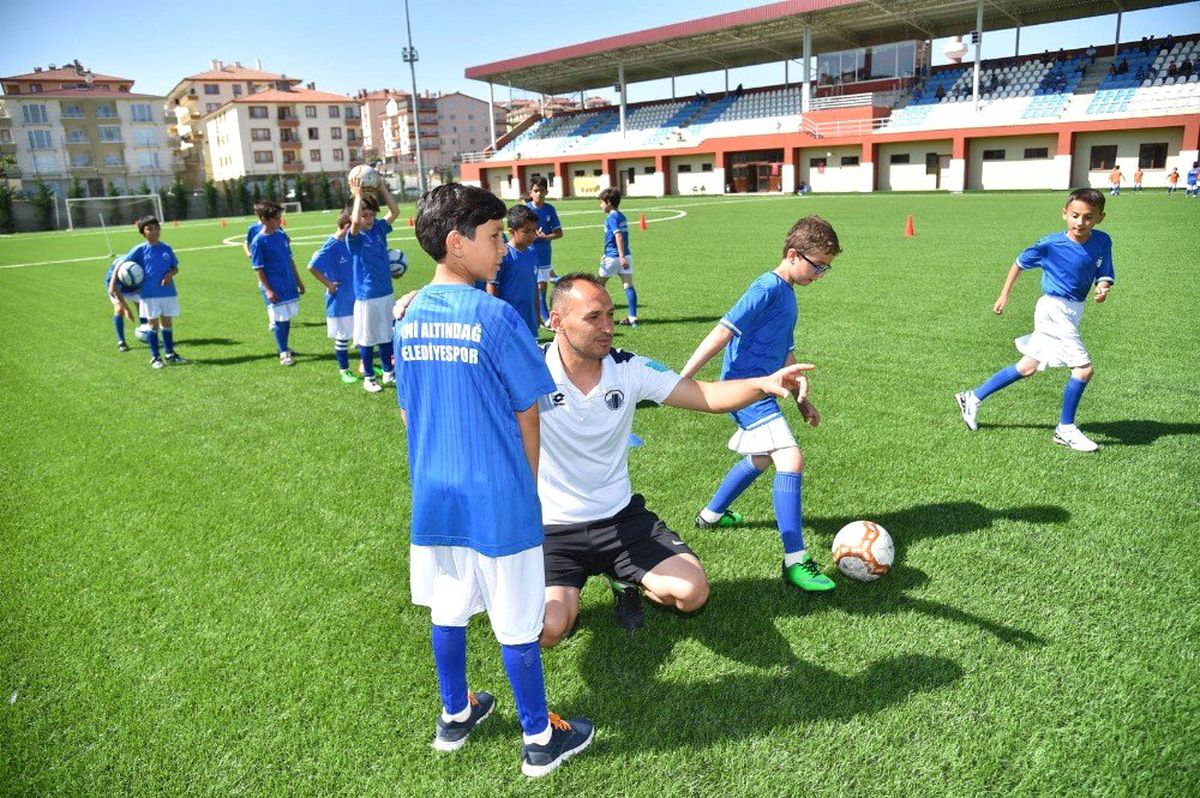 Futbol okuluna kayıtlar devam ediyor