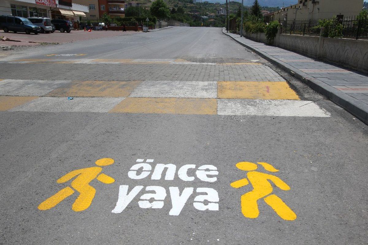 Hacılar\'da trafikte öncelik yayaların
