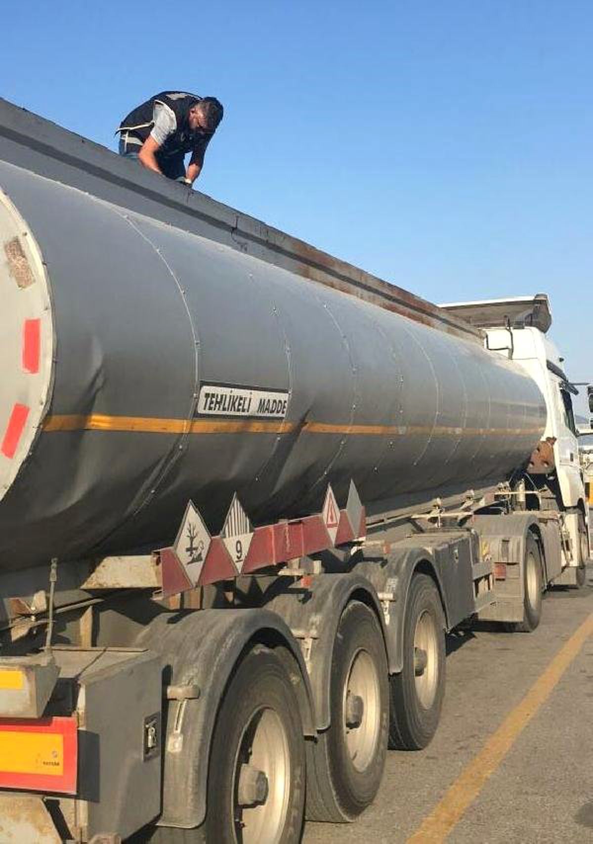 İzmir\'de, 33 ton kaçak akaryakıt ele geçirildi
