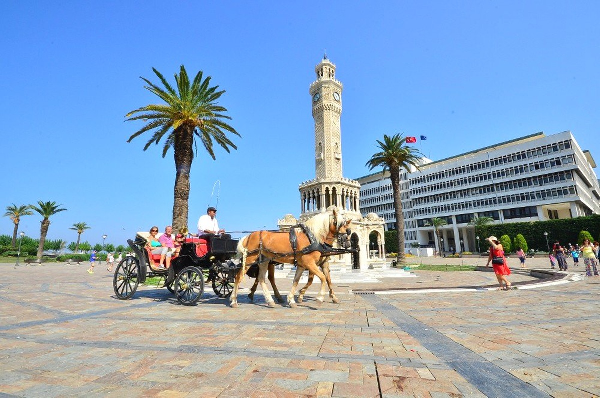 İzmir\'de fayton dönemi resmen kapandı