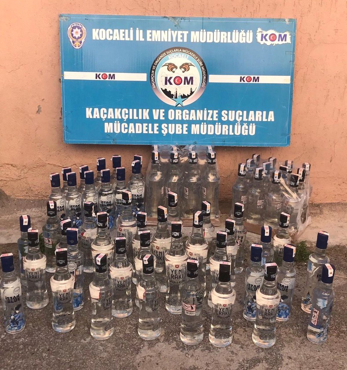 Kaçak alkol satan büfeye KOM baskını