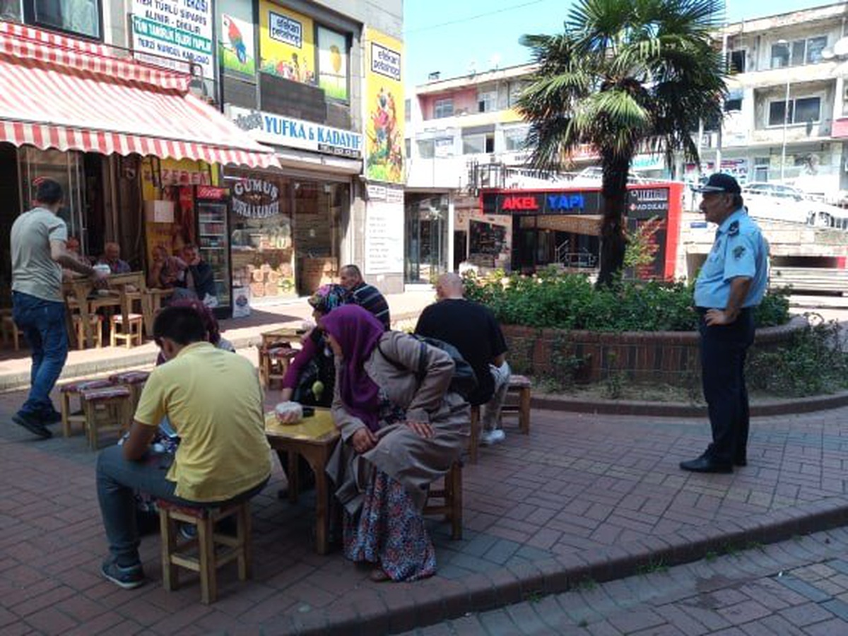 Kaldırım işgali yapan cafe ve çay ocaklarına denetim