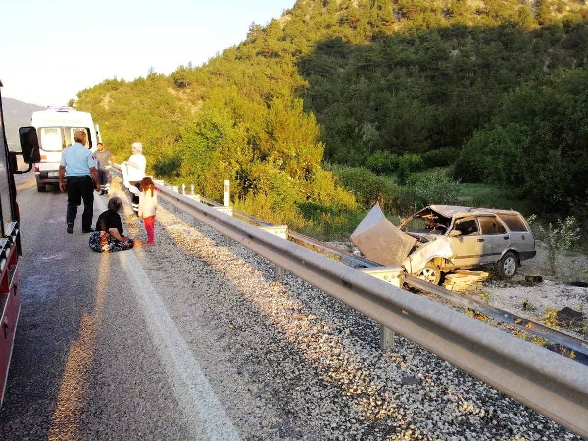 Kastamonu\'da otomobil tarlaya uçtu: 1 ölü, 5 yaralı