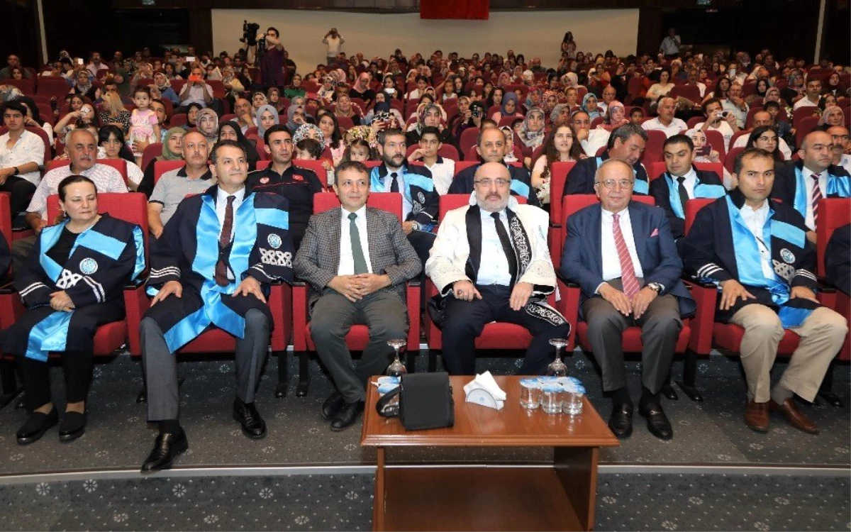 KAYÜ Mustafa Çıkrıkçıoğlu Meslek Yüksekokulu Yeni Mezunlarını verdi