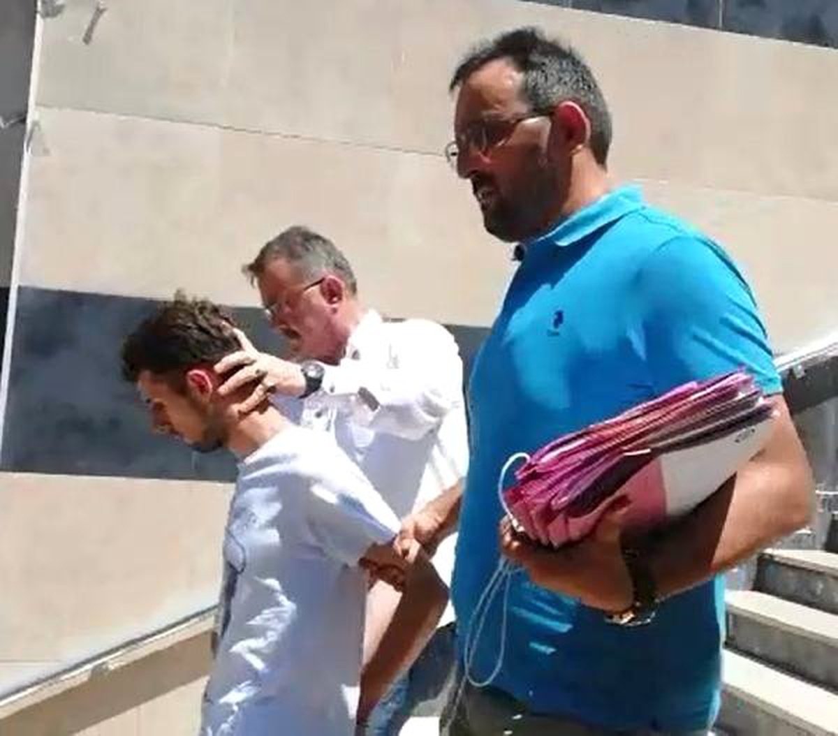 Komşu iki marketi 5 kez soyan şüpheli kamerada