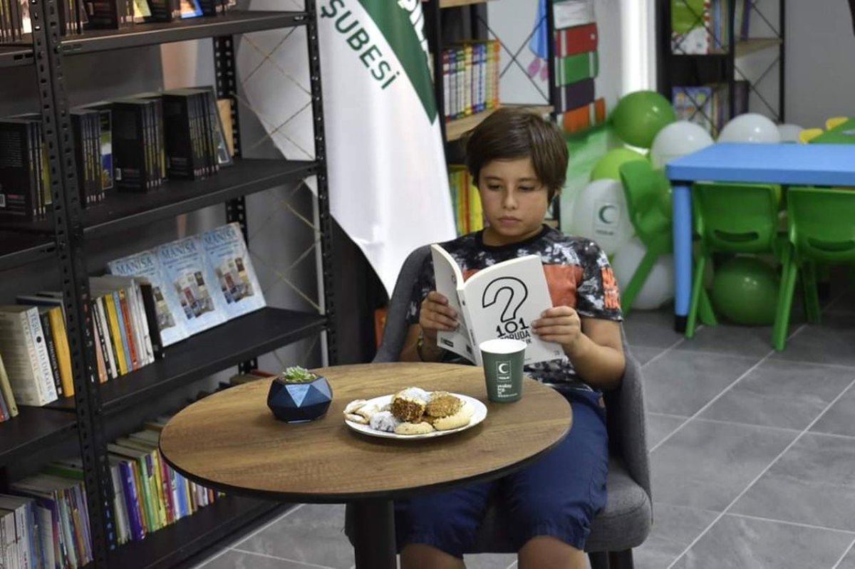 Manisa\'da \'Yeşil Kitap Kafe\' açıldı