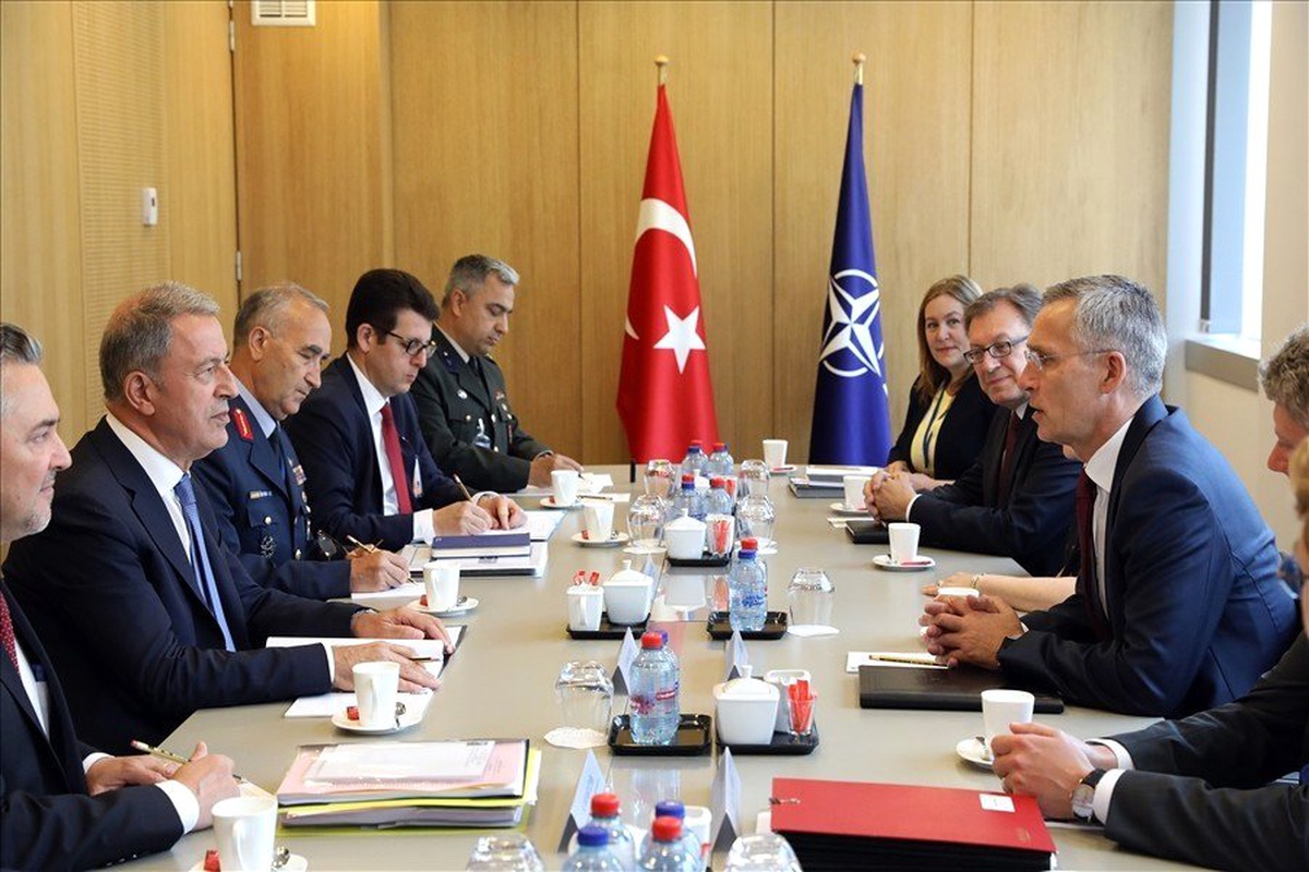 Milli Savunma Bakanı Akar, NATO Genel Sekreteri Stoltenberg ile bir araya geldi