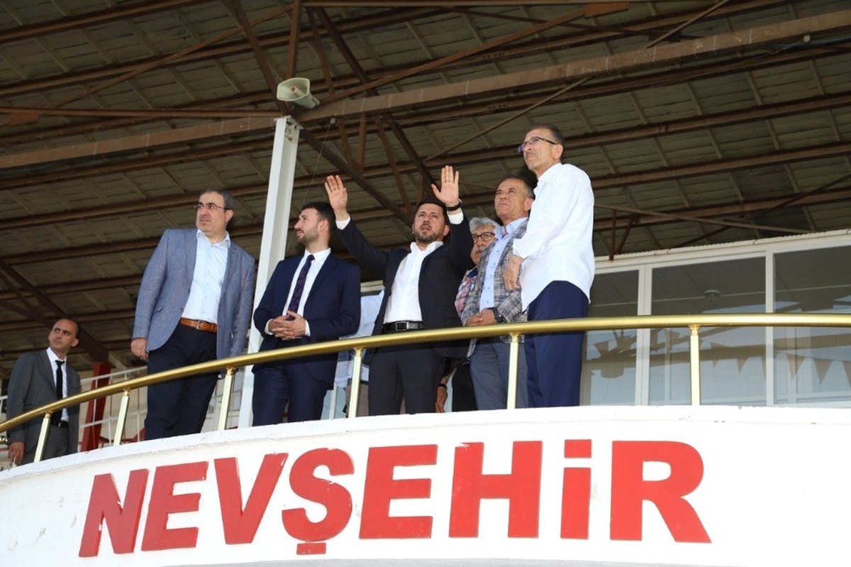 Nevşehir Belediyespor\'un maçlarını oynayacağı Gazi Stadyumunda inceleme