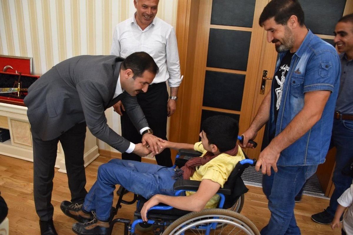 Özel çocuktan Başkan Geylani\'ye ziyaret