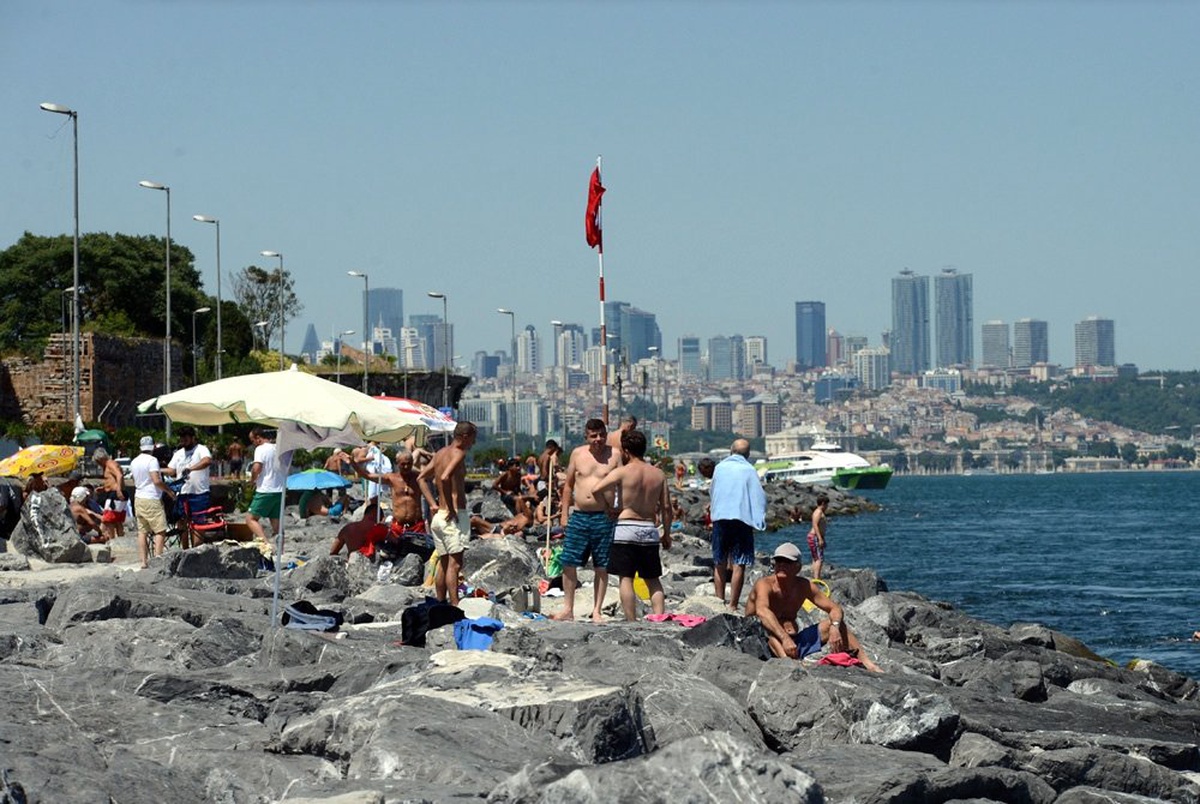 Sıcak hava boğazı plaja çevirdi