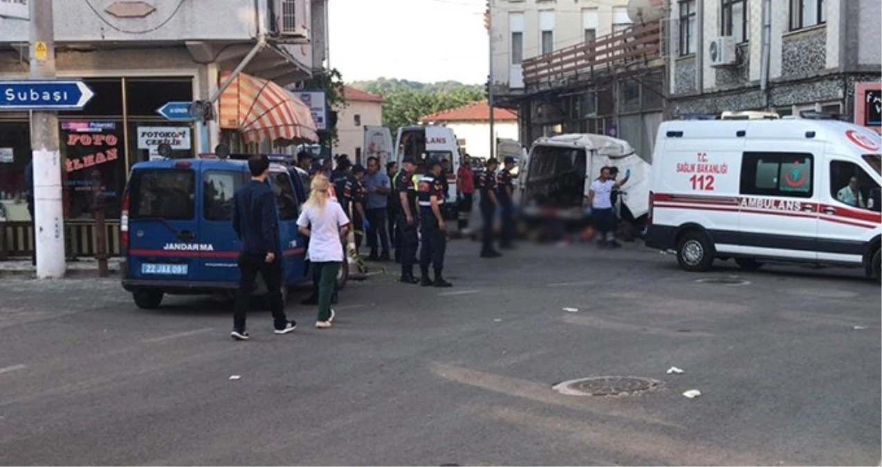 Edirne\'de düzensiz göçmenleri taşıyan minibüs kaza yaptı: 11 ölü, 30 yaralı