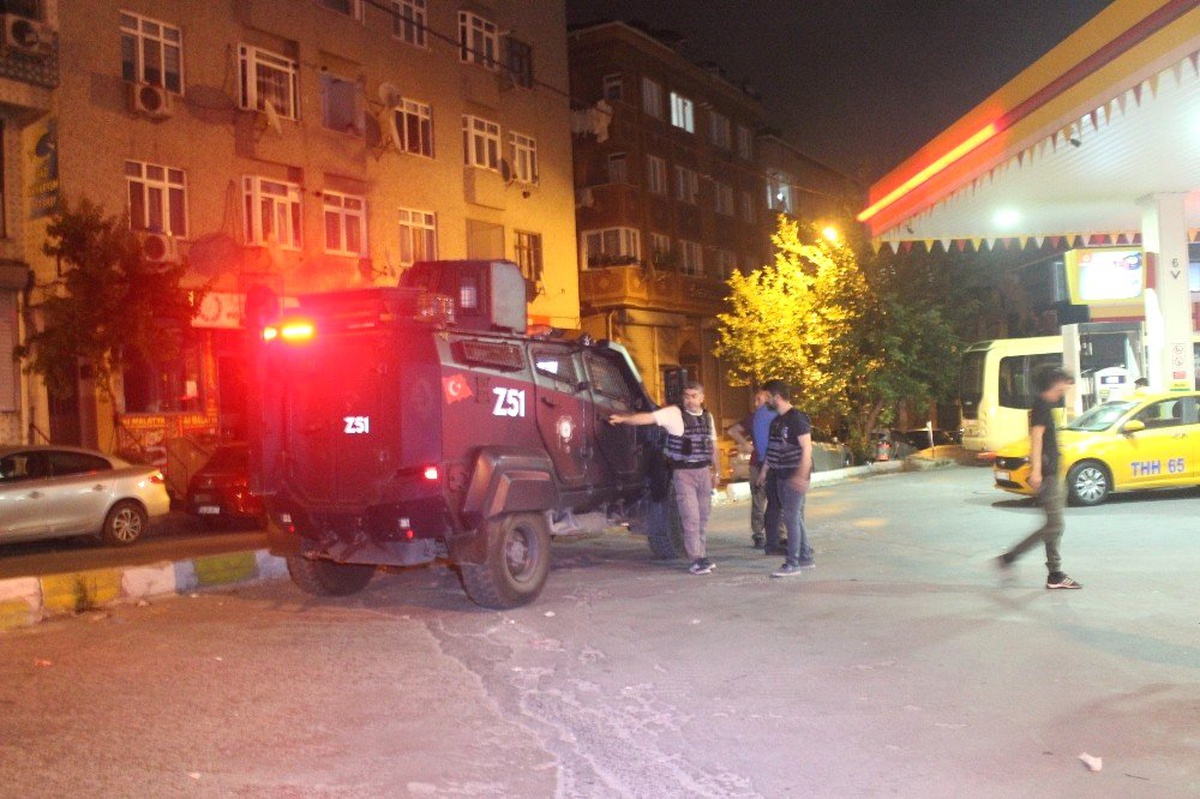 Sultangazi\'de akaryakıt istasyonunda silahlı soygun