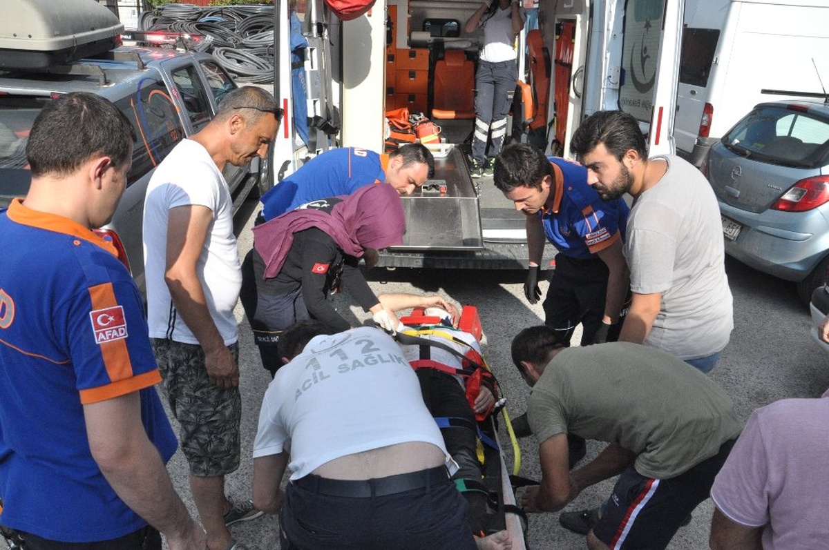 Tamir için girdiği asansör düştü, çalışanlar kurtardı