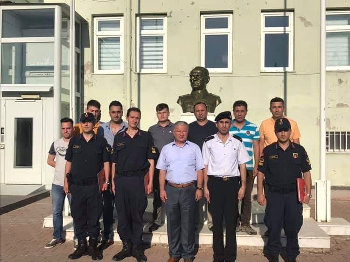Tayini çıkan jandarma ekiplerine veda yemeği