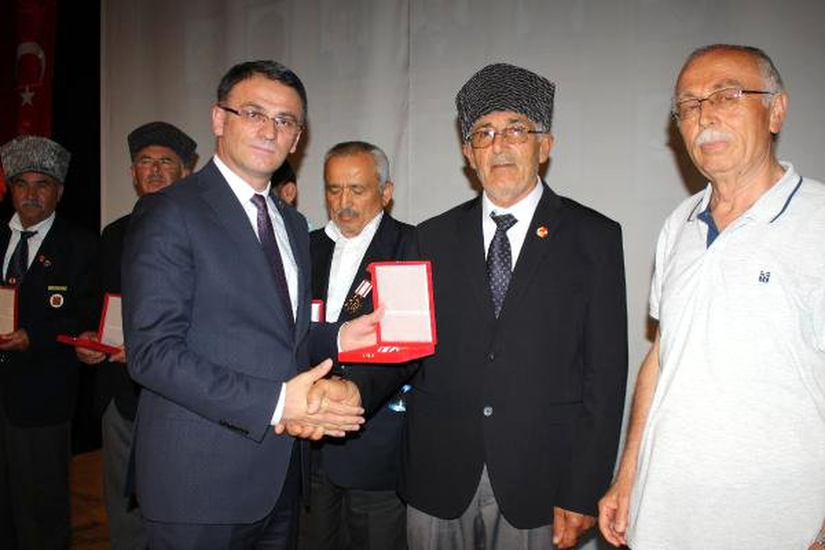 Tokat\'ta Kıbrıs gazileri için madalya töreni