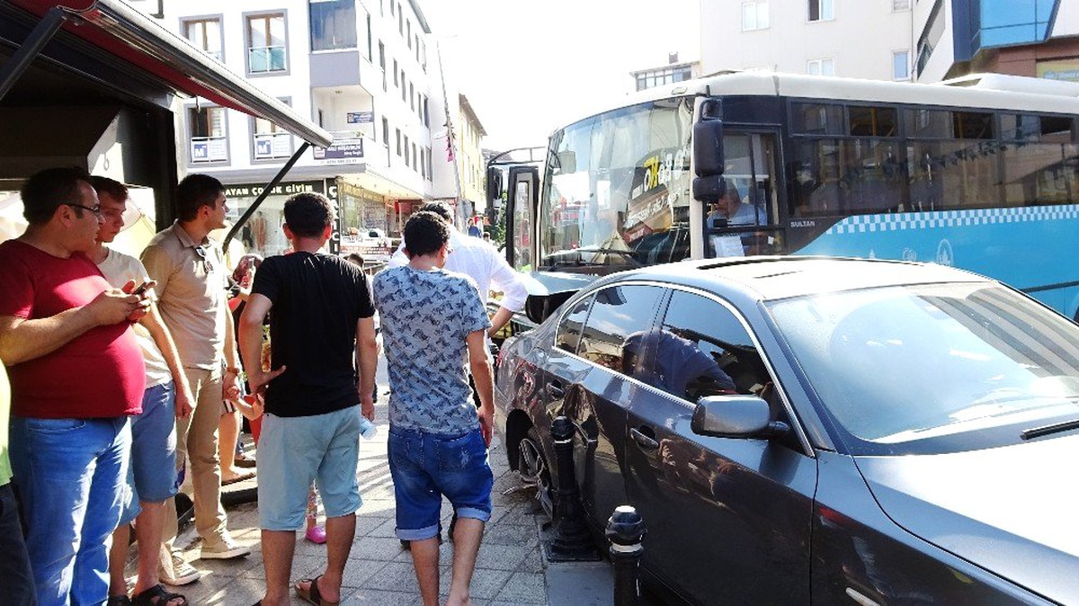 Tuzla\'da feci kaza: 10 yaralı