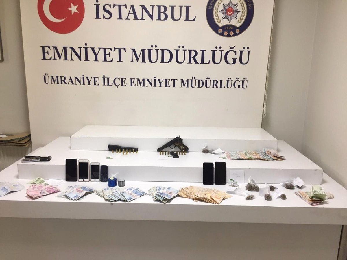 Ümraniye\'de uyuşturucu satıcıları polis tarafından yakalandı