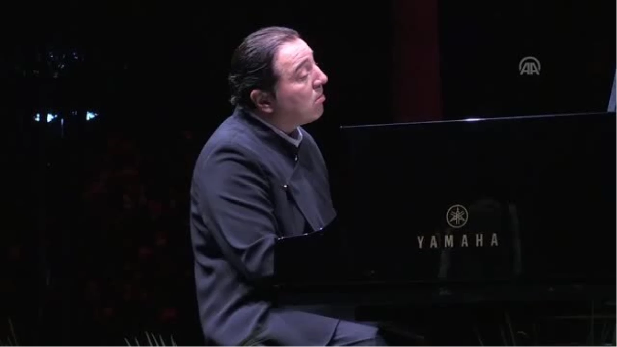 Ünlü piyanist Fazıl Say, Antalya\'da konser verdi