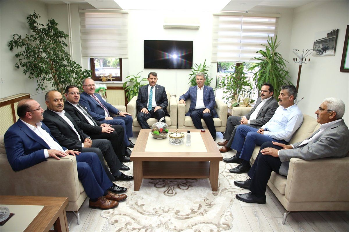 Vali Ayhan ve Belediye Başkanı Bilgin, Kayseri Pancar Kooperatifi\'ni ziyaret etti