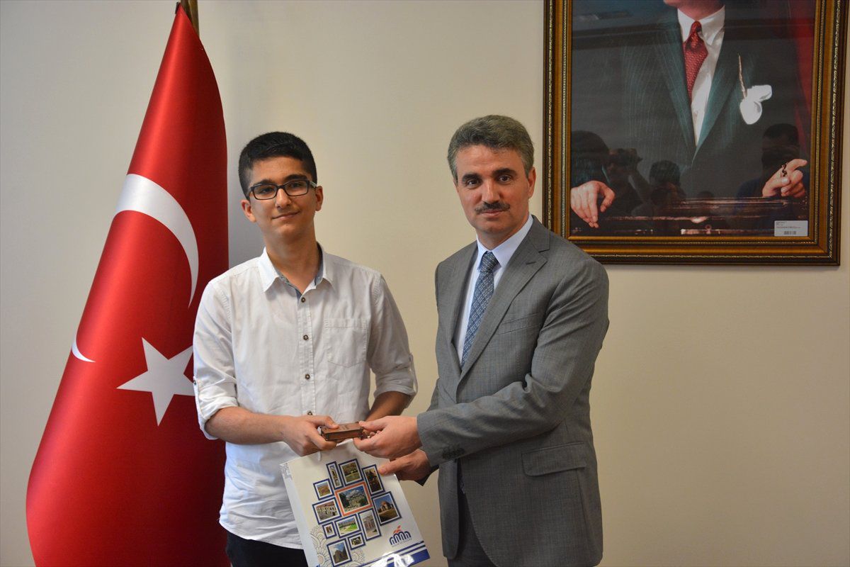Vali Baruş\'dan LGS birincilerine ödül