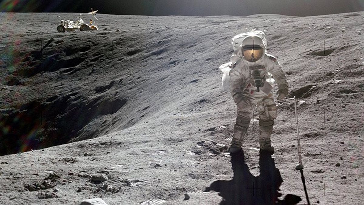 47 Yıl Önce Ay\'a Giden Apollo Astronotunun İlginç Ay\'da Yürüme Anısı