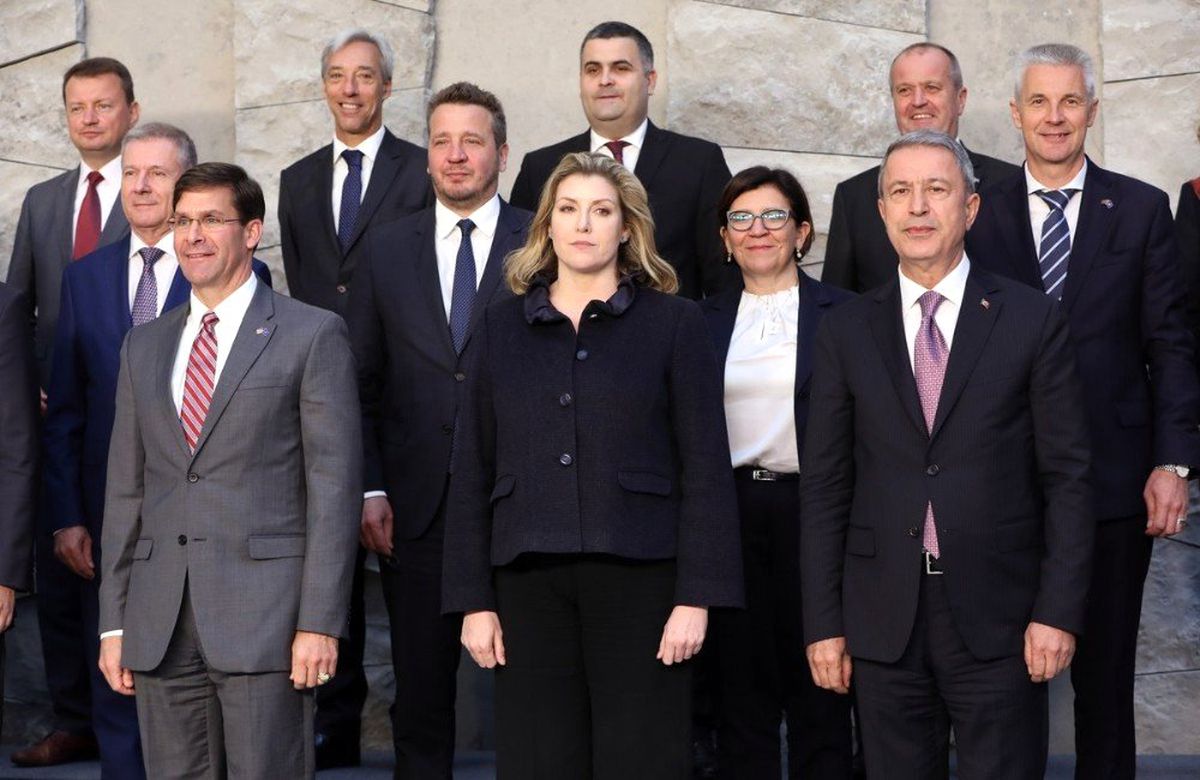 Bakan Akar, NATO\'da Savunma Bakanları aile fotoğrafına katıldı