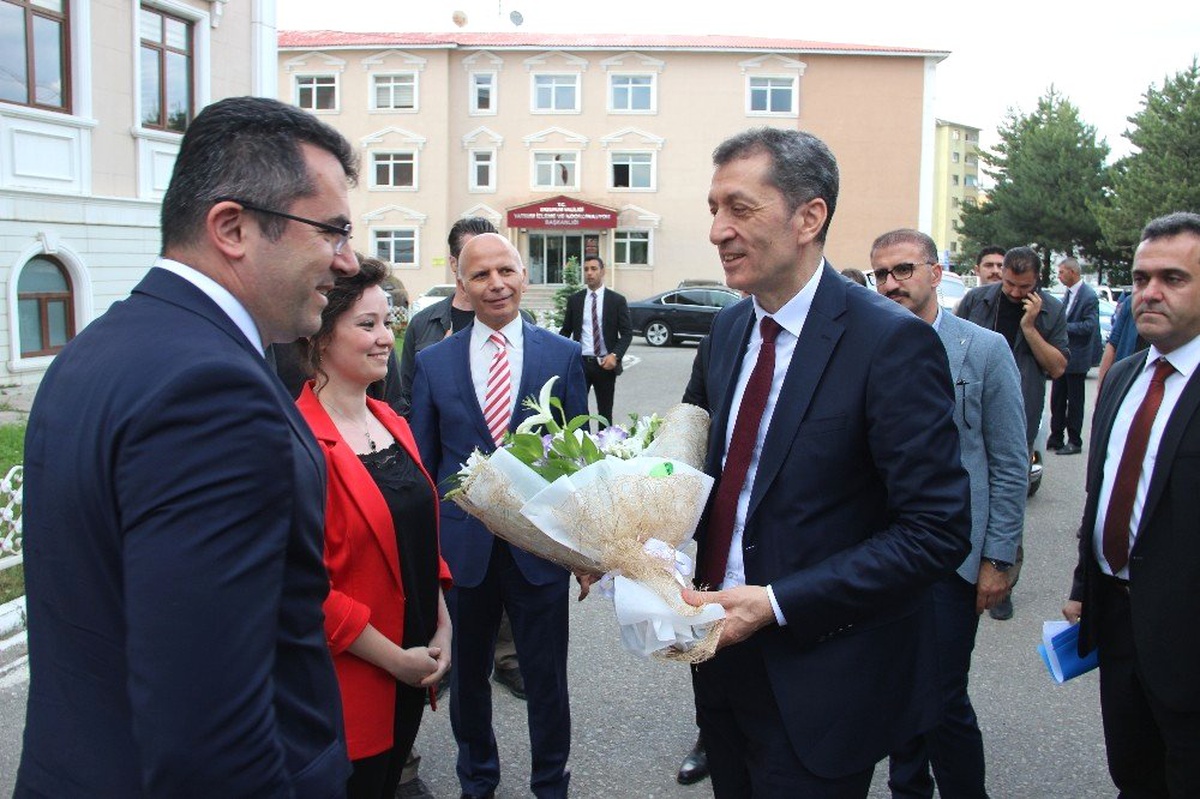 Bakan Selçuk: "Erzurum\'un eğitim atmosferi içerisindeki geleceğe dönük olan projeksiyonundan çok...