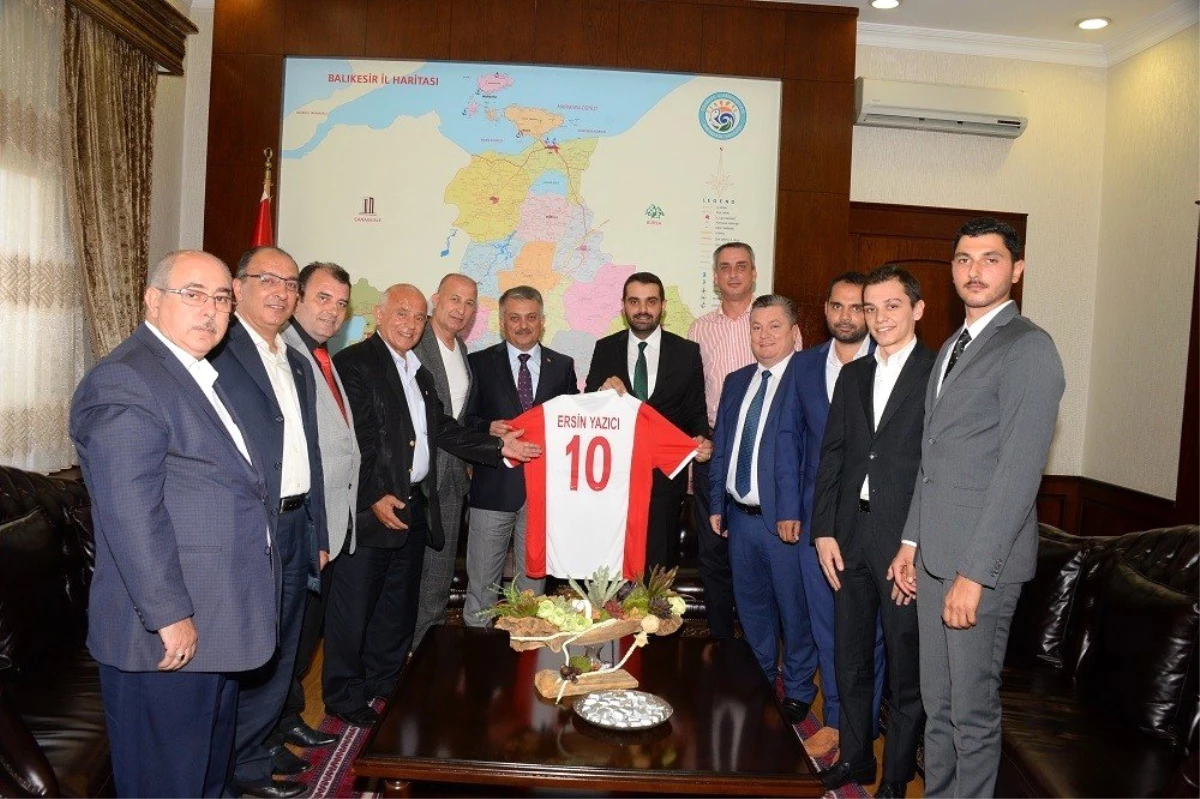 Balıkesirspor yönetimi Vali Yazıcı\'yı ziyaret etti