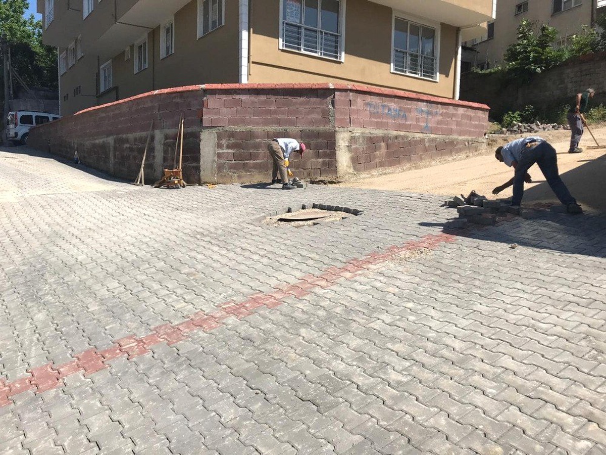 Beton parke yol düzenleme çalışması başladı