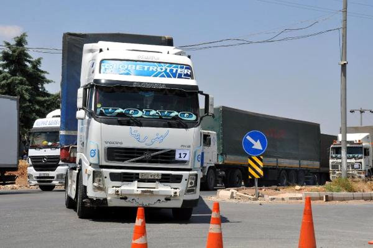 BM, İdlib\'e 30 TIR insani yardım malzemesi gönderdi