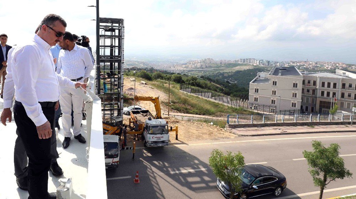 Büyükakın üst geçit çalışmasını yerinde incelede