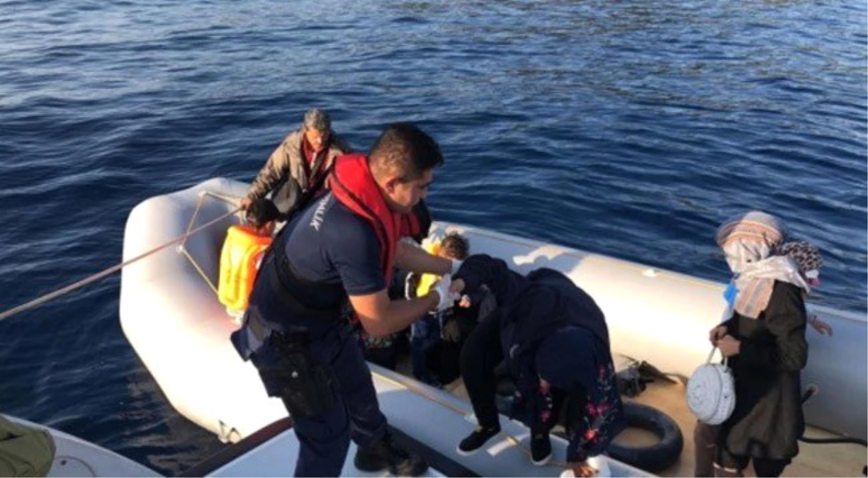 Çeşme\'de 22 göçmen ölüme yolculukta yakalandı
