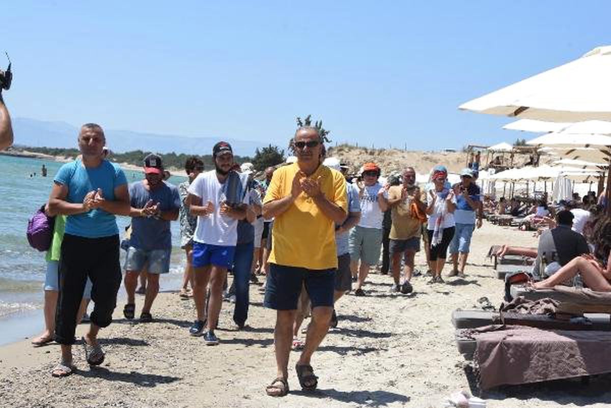 Çeşme\'deki halk plajı işgaline son