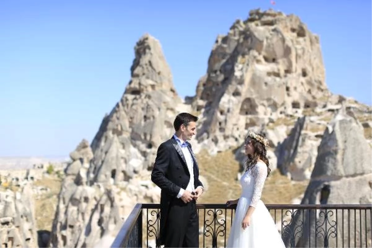 Çiftler düğün fotoğrafları için Kapadokya\'yı tercih ediyor