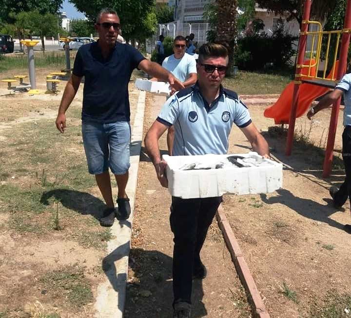Didim\'de zabıta ekipleri sahilde seyyar avına çıktı