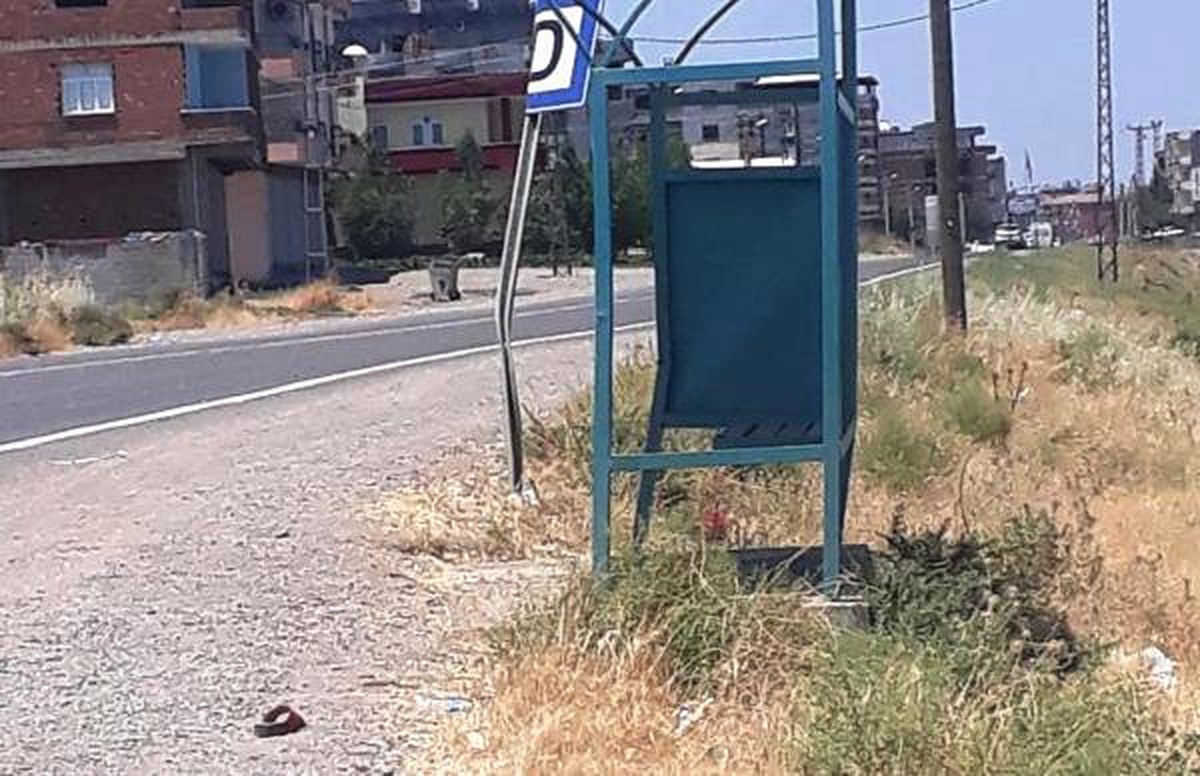 Durakta bekleyen 7 yaşındaki kıza çarpan sürücü kaçtı