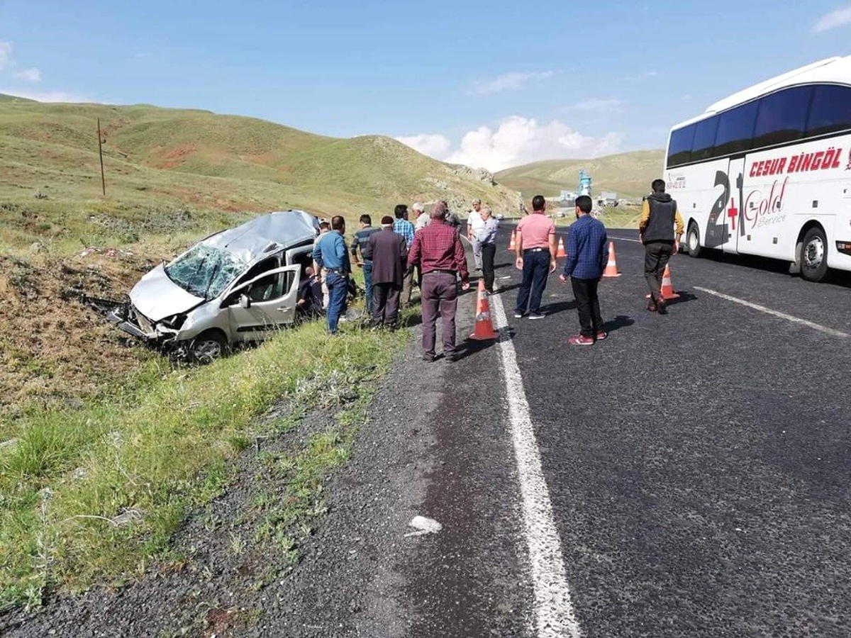 Erzurum\'da trafik kazası: 1 ölü 2 yaralı