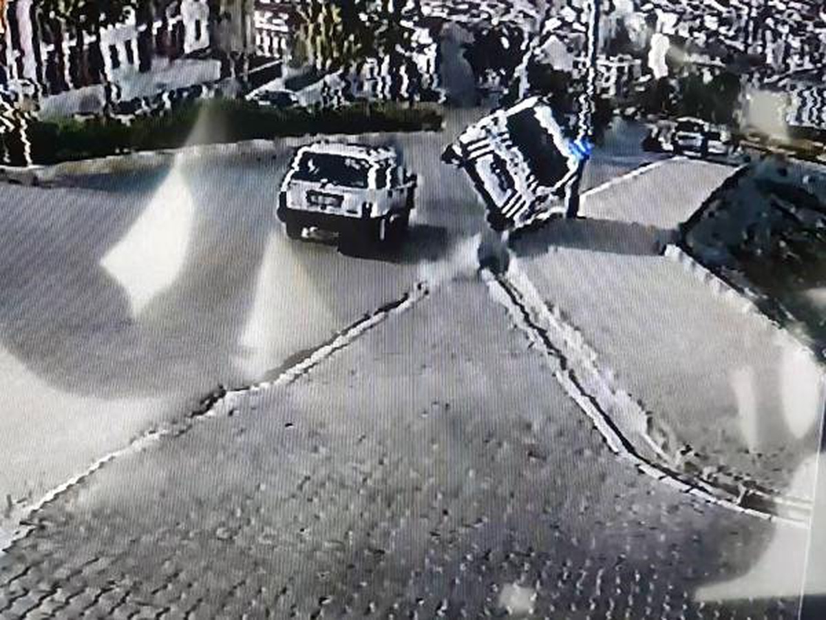 Esenyurt\'ta polis aracının yaptığı kaza kamerada