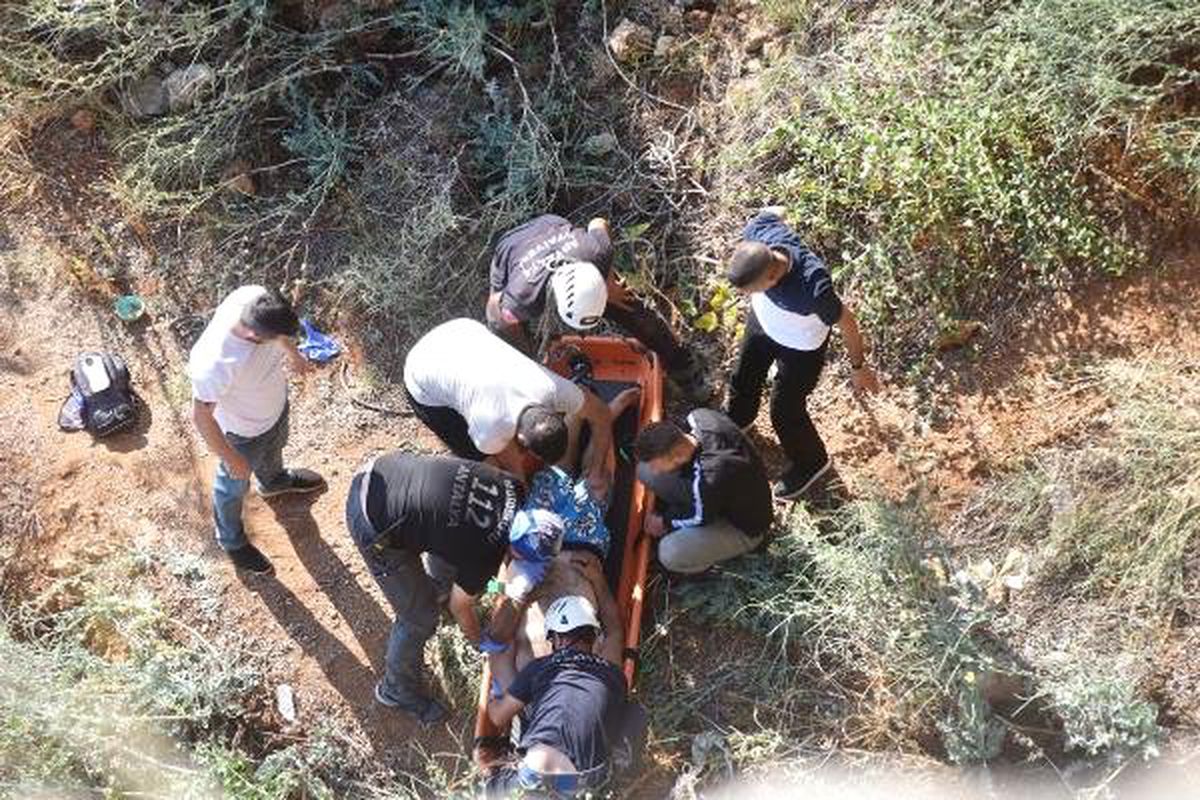 Falezlerden atladı, kalp masajı ile hayata döndürüldü