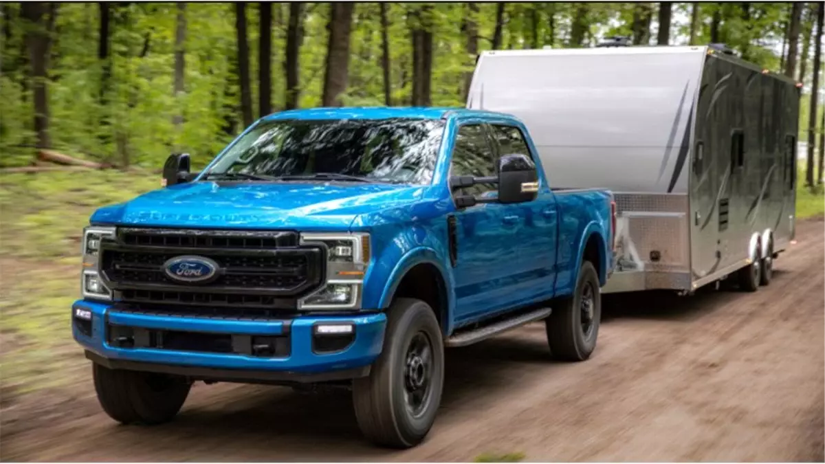 Ford, Off-Road Canavarı Olan V8 Motorlu Super Duty Serisini Tanıttı
