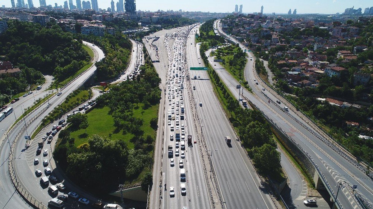 FSM Köprüsü\'nde onarım yoğunluğu, trafik durma noktasına geldi
